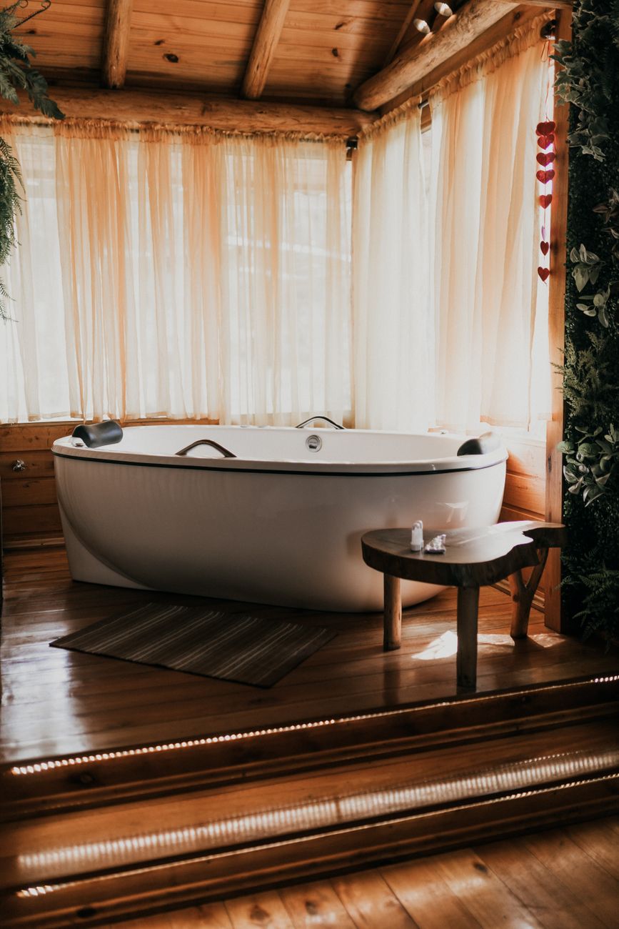 The tub, the hook, the robe